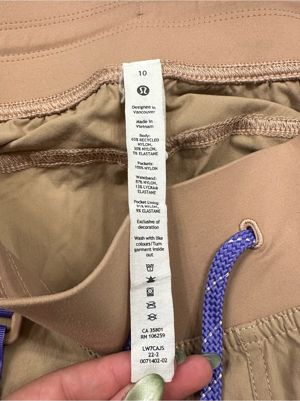 Lululemon Multi-Pocket Cargo High-
Rise Hiking Short 5" - Picture 5 of 6